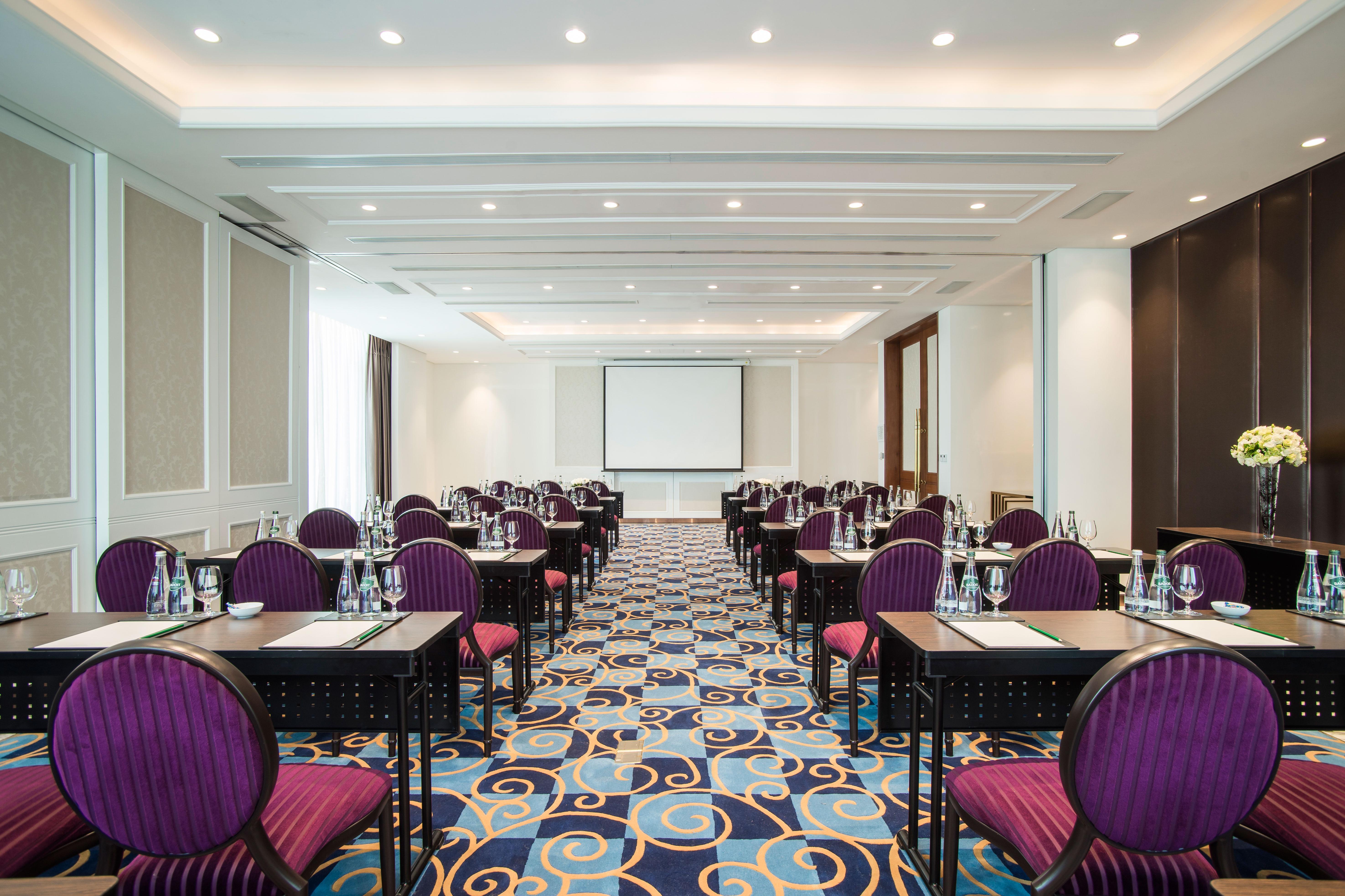 The Reverie Saigon Khách sạn 5*