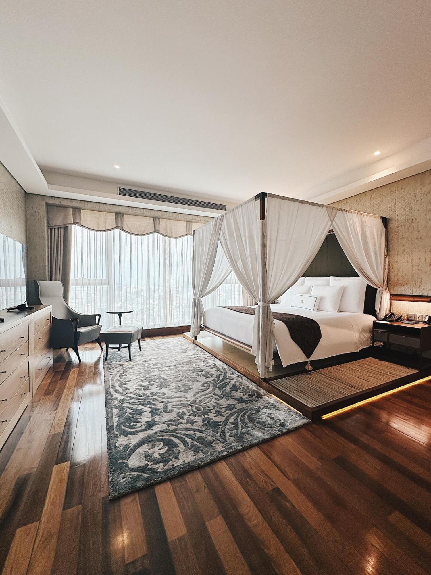 The Reverie Saigon Khách sạn 5*