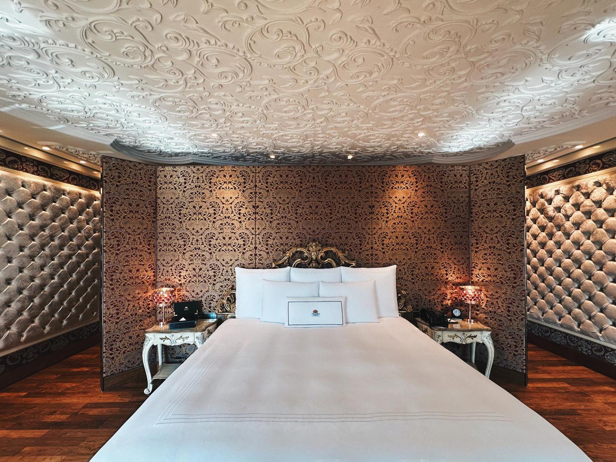 The Reverie Saigon Khách sạn 5*