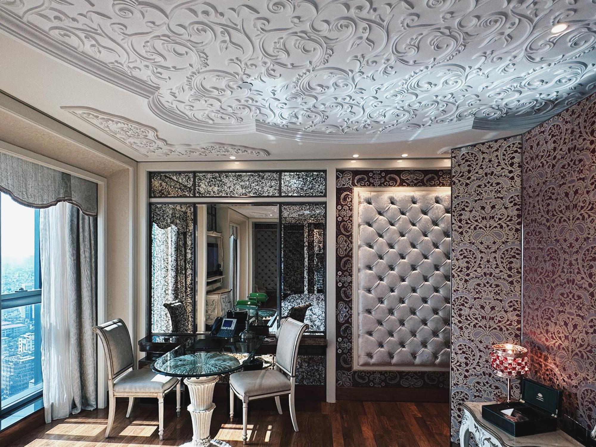 The Reverie Saigon Khách sạn 5*