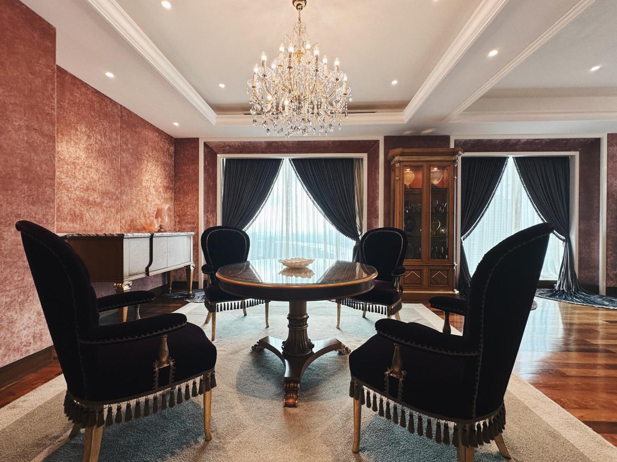 Khách sạn The Reverie Saigon 5*