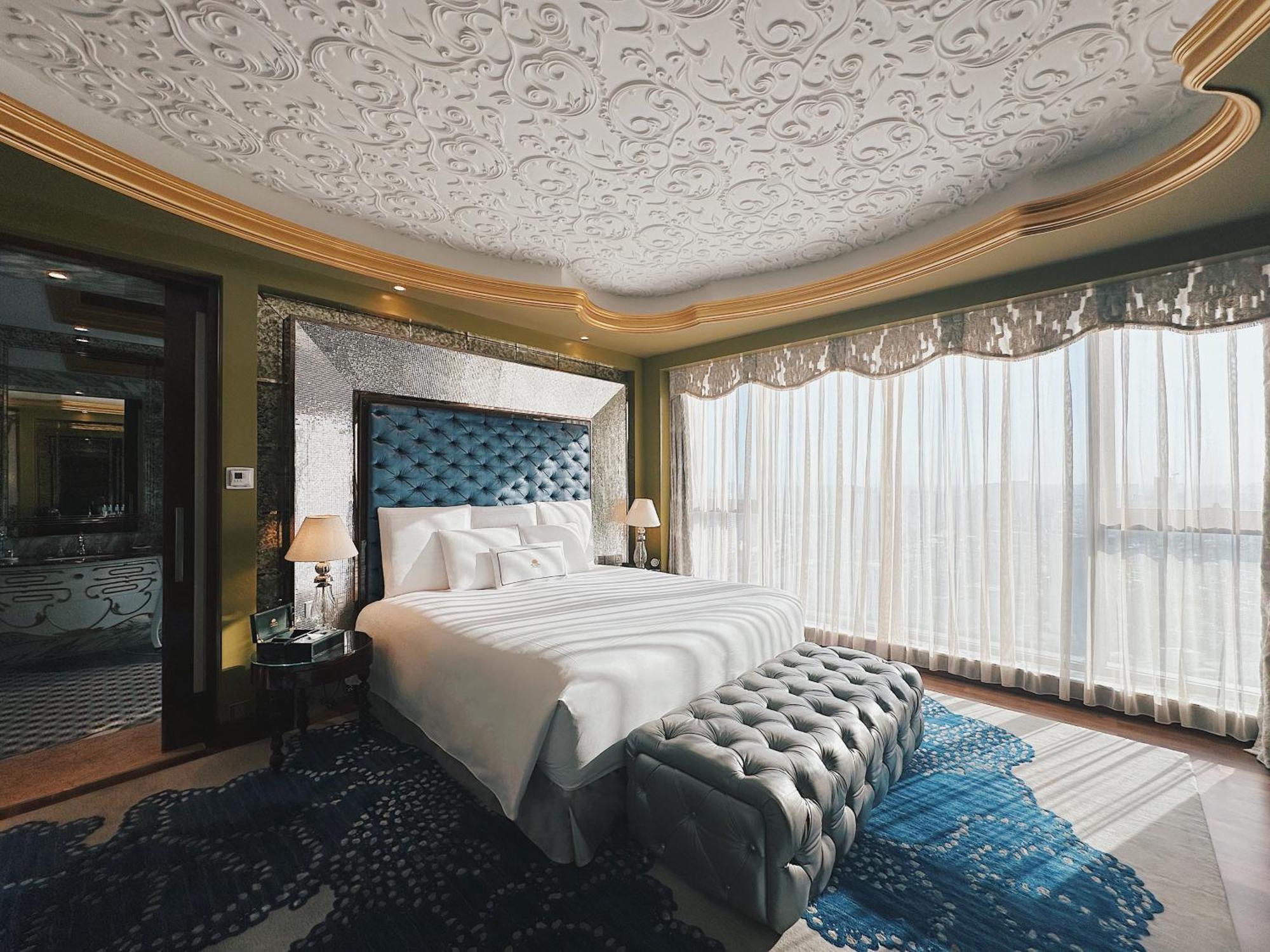 The Reverie Saigon Khách sạn 5*
